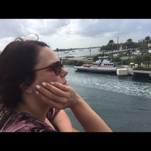 Meet your Posher, Lis